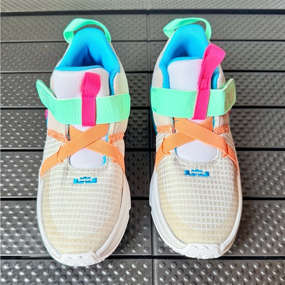 NIKE LEBRON WITNESS VII BASKETBALL SHOES - Picture 2 of 7